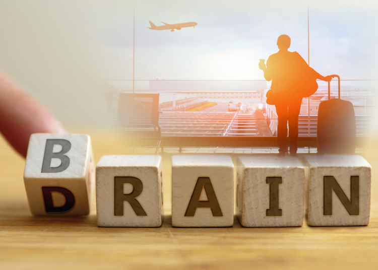 Ελλάδα: Συνεχίζουν και φεύγουν για εξωτερικό οι νέοι και οι μορφωμένοι