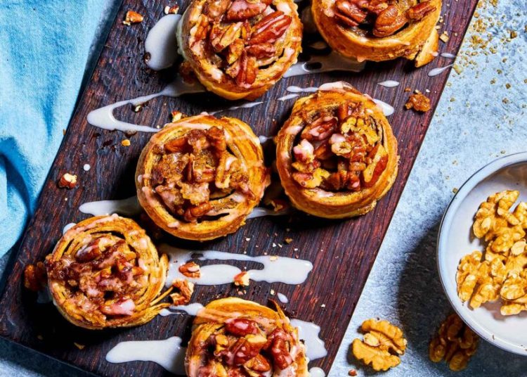 Εύκολα ρολά κανέλας με τορτίγιες