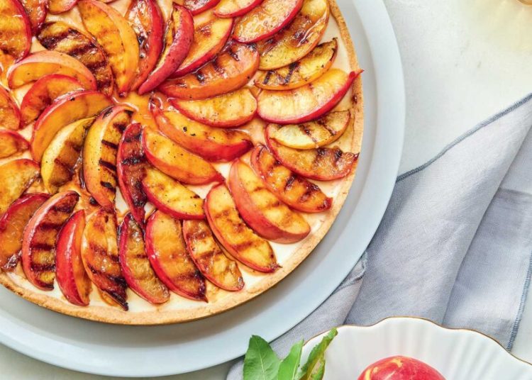 Γλυκό με ροδάκινα και κρέμα γιαουρτιού