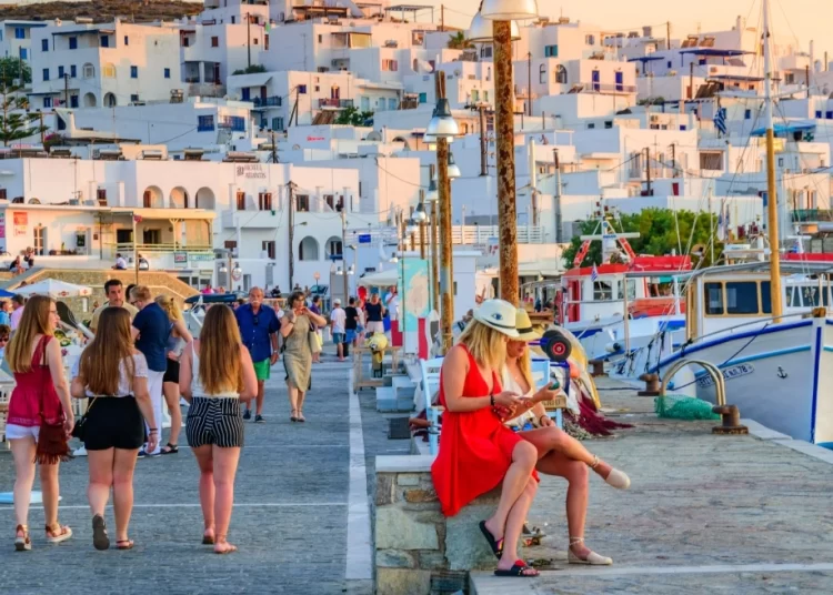 Κορωνοϊός: Οι διακοπές «μεταφέρουν» τα κρούσματα από την Αττική στην περιφέρεια – Οι περιοχές με έξαρση