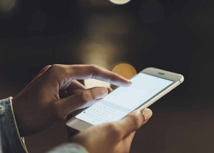 Πως τα sms για τον εμβολιασμό covid σχετίζονται με το σκάνδαλο υποκλοπών