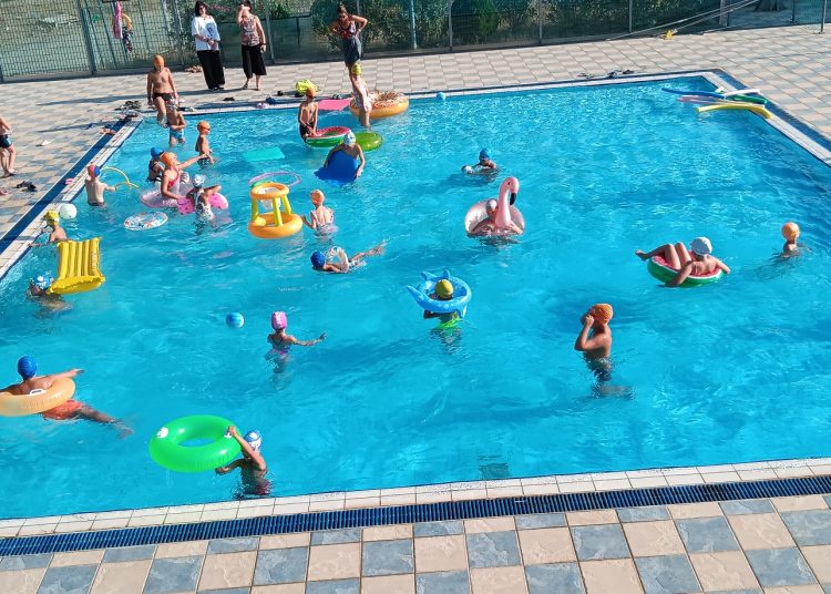 Επειός Ήλιδας: Αποχαιρετιστήρια γιορτή  μικρής πισίνας και acqua aerobic