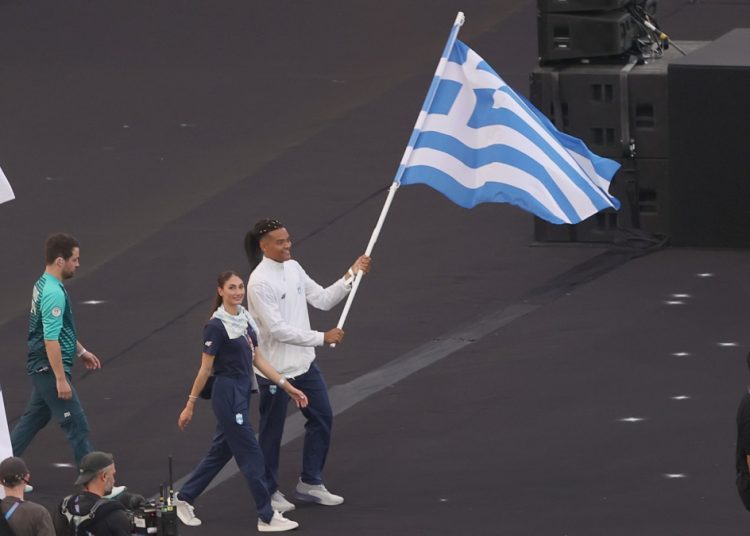 Με την Ελληνική σημαία ο Καραλής έκλεισε τους Ολυμπιακούς Αγώνες 2024