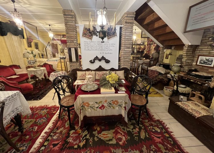 ΠΥΡΓΟΣ: Σήμερα 17/8 η έκθεση Πορτρέτα Δωματίων θα είναι ανοιχτή από τις 21.00 έως τις 23.00 μ.μ