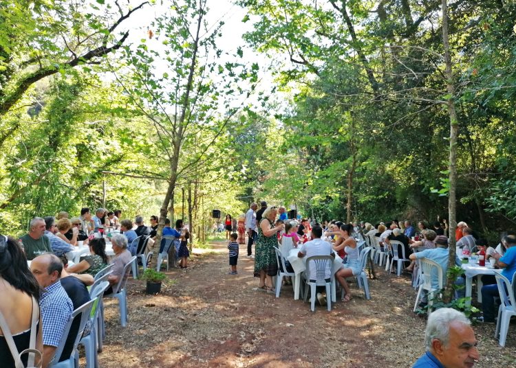 Πλήθος κόσμου στο Ετήσιο Αντάμωμα Ολύμπιων – Τριφύλιων δίπλα στον Ποταμό Νέδα