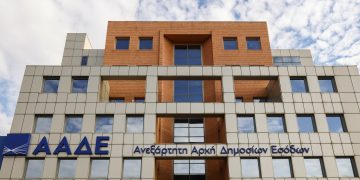 ΑΑΔΕ: Τσίμπησαν συνταξιούχους και μισθωτούς με εισοδήματα κάτω από 10.000 αλλά δαπάνες πάνω και από 200.000 ευρώ