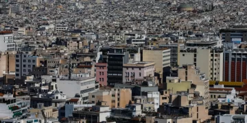 Λύση για να «πέσουν» στην αγορά τα αναξιοποίητα ακίνητα των τραπεζών