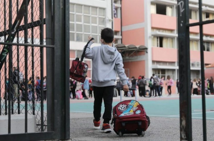 Χτυπά το σχολικό κουδούνι – Μεγάλο το κόστος εκπαίδευσης