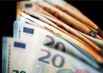 Επιδόματα από 100 έως και 200 ευρώ – Ποιοι θα τα πάρουν και πότε θα καταβληθούν