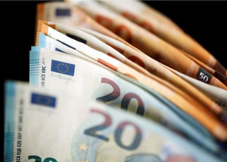 Επιδόματα από 100 έως και 200 ευρώ – Ποιοι θα τα πάρουν και πότε θα καταβληθούν
