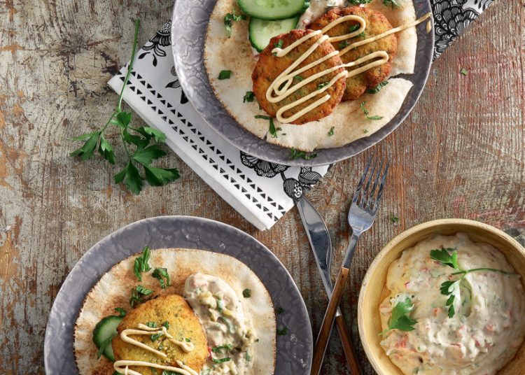 Φαλάφελ με σος ταχινιού και μελιτζανοσαλάτα