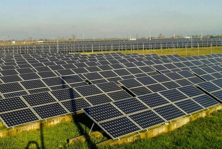 Αντί να παράγουμε, “φυτεύονται” νέα φωτοβολταϊκά – Πόσες χιλιάδες στρέμματα δεσμεύτηκαν στη Δυτ. Ελλάδα και όλη τη χώρα