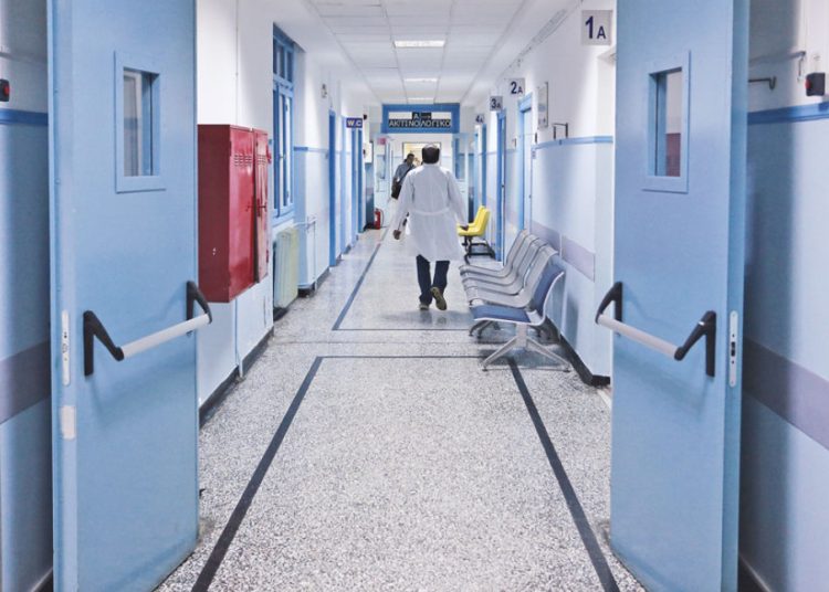 Πάνω από 8 ώρες αναμονή για εξετάσεις στα δημόσια νοσοκομεία