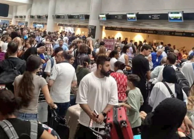 Λίβανος: Πανικός στο αεροδρόμιο της Βηρυτού – Αναχωρούν φοβούμενοι ολοκληρωτικό πόλεμο στη Μέση Ανατολή