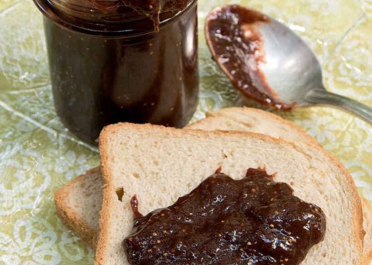 Φτιάχνουμε σπιτική μαρμελάδα σύκο με σοκολάτα