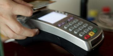 Με “πλαστικό” χρήμα 7 στις 10 συναλλαγές στην Ελλάδα