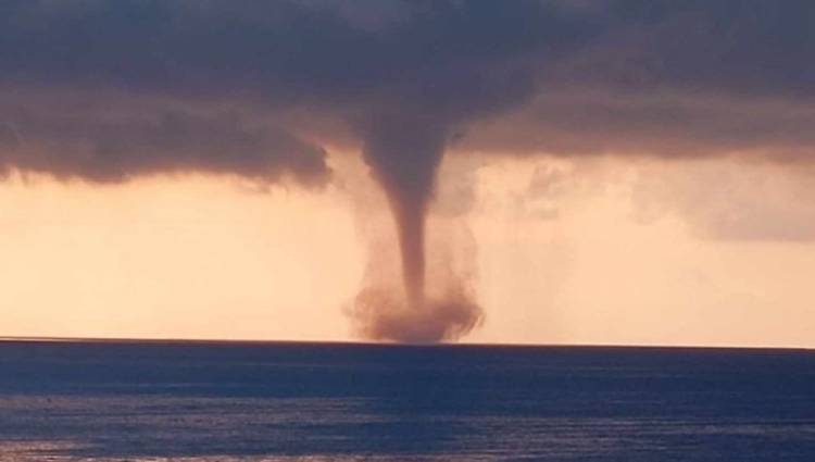 Yδροστρόβιλος στα ανοιχτά της Ζακύνθου-ΒΙΝΤΕΟ