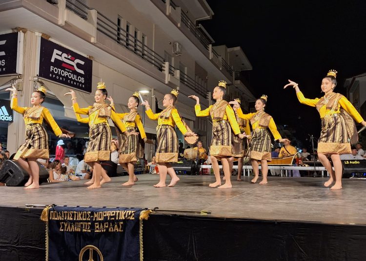Μάγεψε το κοινό το 1ο Διεθνές Φεστιβάλ Παραδοσιακού Χορού Βουπρασίας