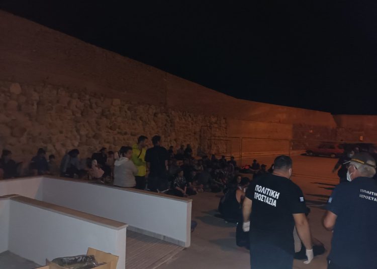 Kατάκολο: Έγκυες ανάμεσα στους 73 μετανάστες που σώθηκαν-Μεταφέρθηκαν σε δομές