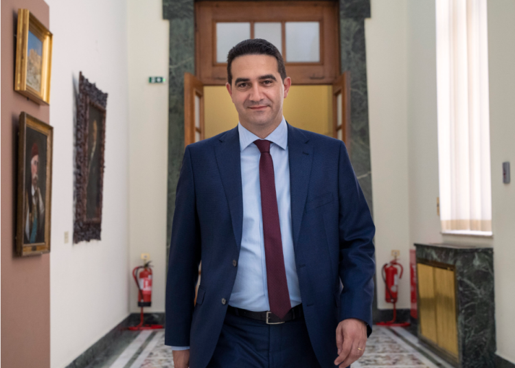 ΜΙΧΑΛΗΣ ΚΑΤΡΙΝΗΣ: «Η εικόνα του αξύριστου Πρωθυπουργού και των υπουργών που εμφανίζονταν ταλαιπωρημένοι εξοργίζει τους πολίτες»