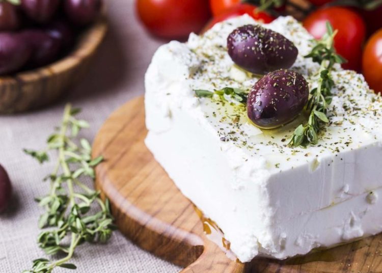 Η πανώλη βάζει σε κίνδυνο την Ελληνική Φέτα