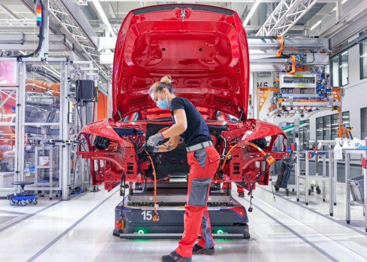 Γερμανία: Η αυτοκινητοβιομηχανία περνάει κρίση-Τι συμβαίνει;