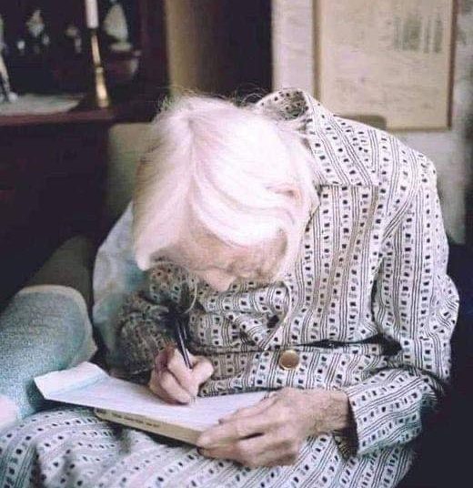 Γράμμα ηλικιωμένης από γηροκομείο.