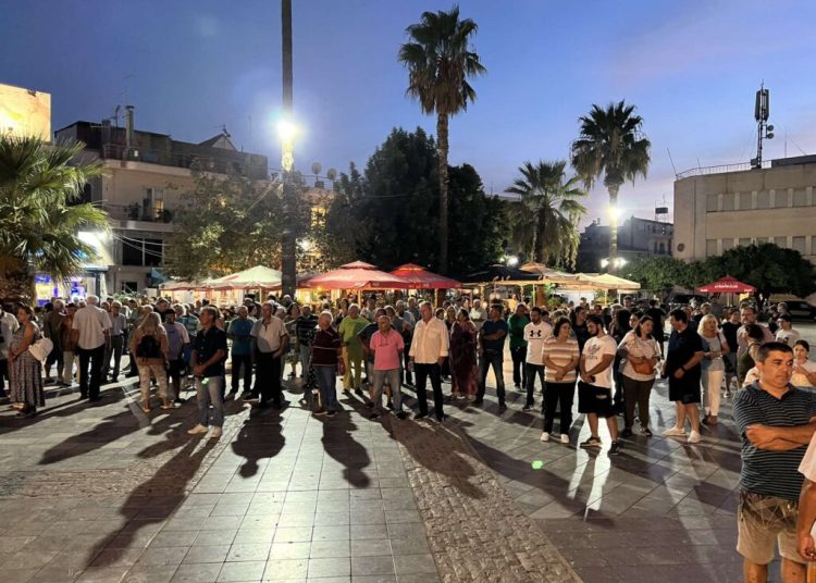 Αμαλιάδα: Πλήθος κόσμου διαμαρτυρήθηκε για τους λογαριασμούς νερού