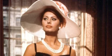 Σοφία Λόρεν: 90άρισε και παραμένει αιώνιο ερωτικό σύμβολο – Τα δύσκολα παιδικά χρόνια, η Ύδρα και η παγκόσμια αναγνώριση