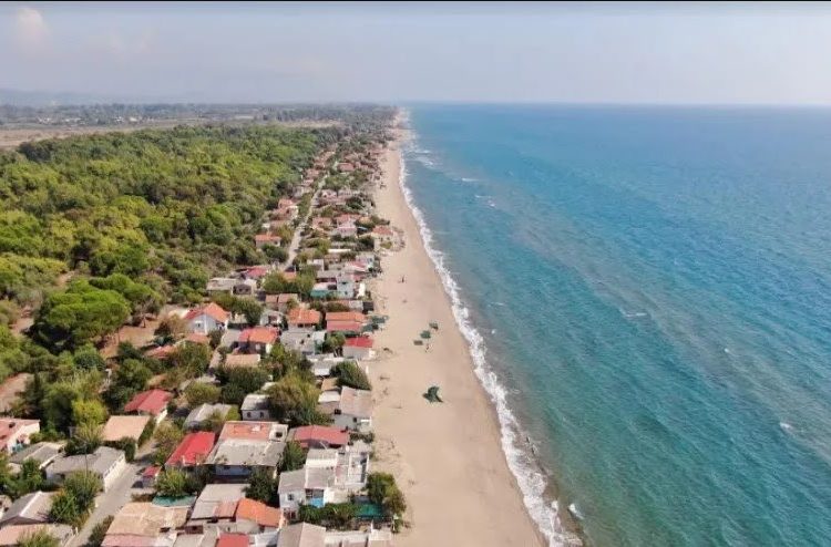 Καταπατημένα: Σπίτια με «φως-νερό-τηλέφωνο» στο 20% της αξίας και από 100 ευρώ το μήνα. Πώς θα τα εξαγοράσετε