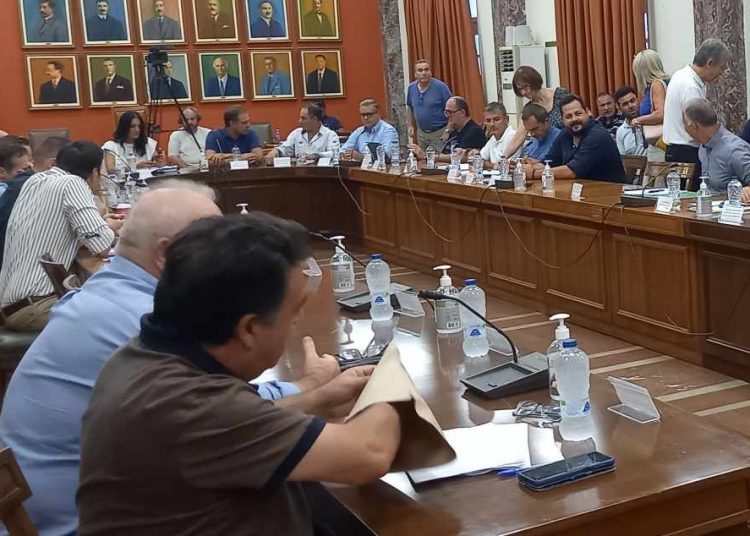 Ένταση στο Δ. Σ. Πύργου για το παράνομο λούνα παρκ στο Κατάκολο