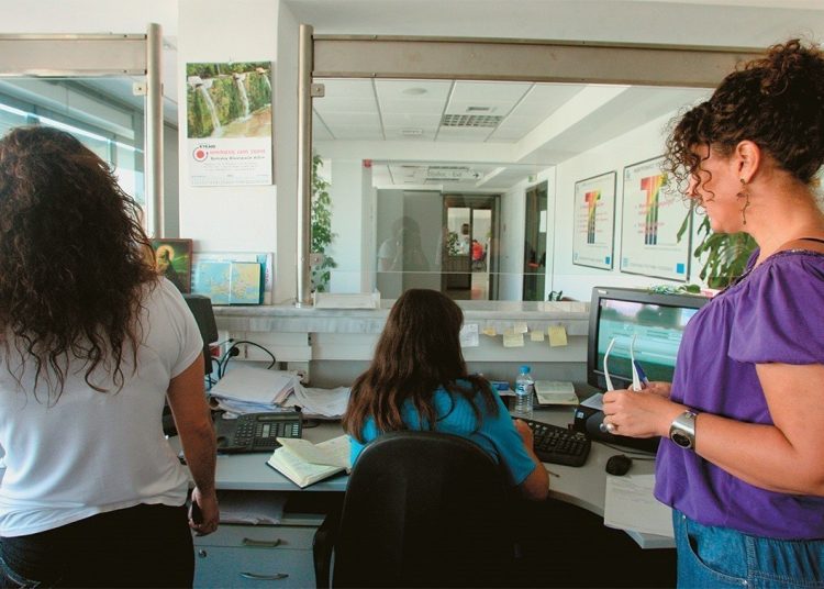 Όλες οι αυξήσεις μισθών στο Δημόσιο έως το 2027 (πίνακες)