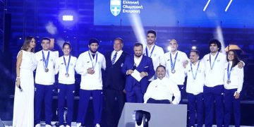 Η ΕΟΕ βράβευσε στο Παναθηναϊκό Στάδιο (και όχι στην Ολυμπία) τους Ολυμπιονίκες, τους Παραολυμπιονίκες και τους Legends 2004