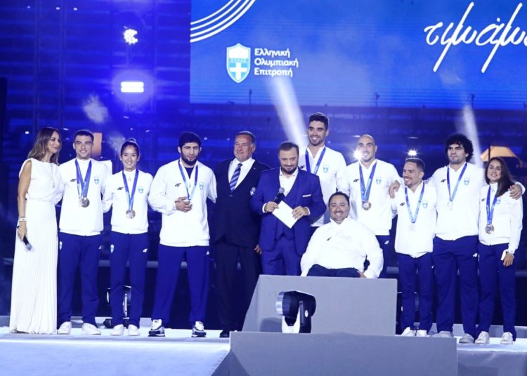 Η ΕΟΕ βράβευσε στο Παναθηναϊκό Στάδιο (και όχι στην Ολυμπία) τους Ολυμπιονίκες, τους Παραολυμπιονίκες και τους Legends 2004