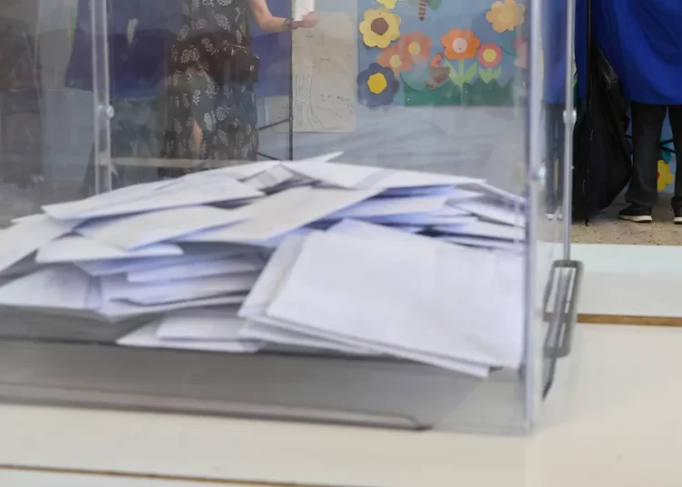 Δημοσκόπηση Prorata: Στο 24% η ΝΔ -Μάχη Ανδρουλάκη, Δούκα, Διαμαντοπούλου στο ΠΑΣΟΚ -Ντέρμπι στον ΣΥΡΙΖΑ