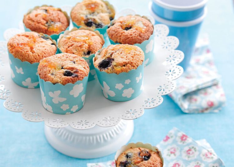 Μάφιν με μήλο, αμύγδαλα και σταφίδες