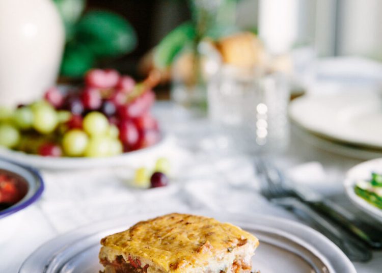 Μουσακάς: Συνταγές για το πιο απολαυστικό κυριακάτικο φαγητό