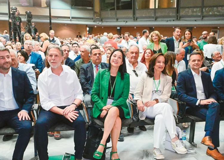 Ώρα ντιμπέιτ στο ΠΑΣΟΚ: Οι πρόβες των υποψηφίων, τα υπονοούμενα και τα ανοίγματα