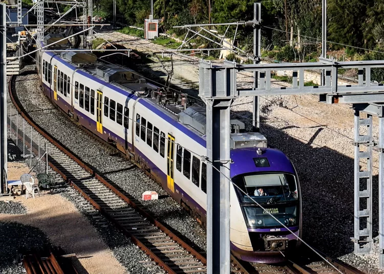 Ο διάλογος των μηχανοδηγών που «φρέναρε» τη σύγκρουση τρένων στους Αγίους Αναργύρους: «Τι κάνεις; Εγώ έχω ξεκινήσει, σταμάτα»