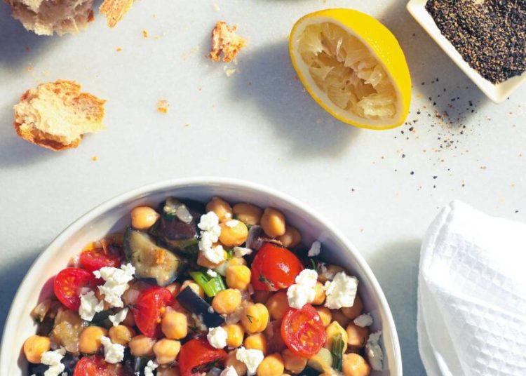 Ρεβύθια με μελιτζάνες στην κατσαρόλα