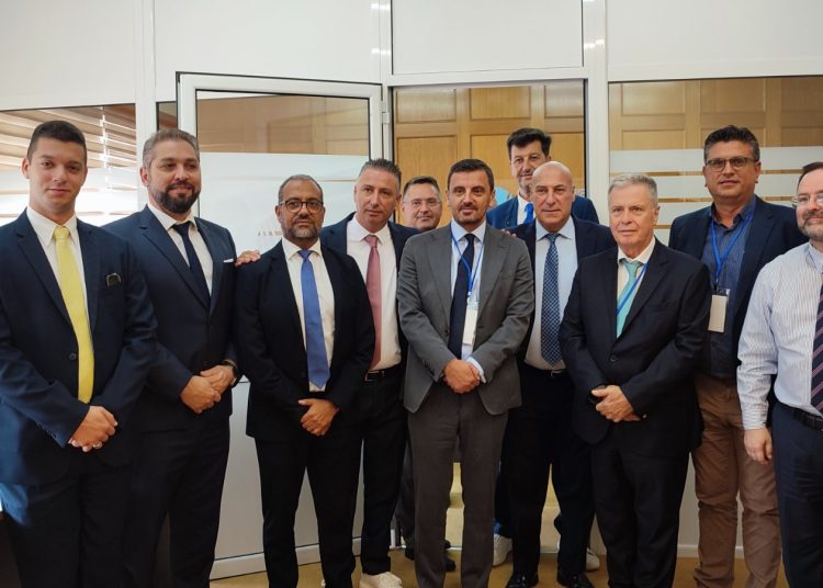 Ελλάδα-Ιταλία: Πως θα γίνει η ανάπτυξη μέσω υδροπλάνων από Κυλλήνη