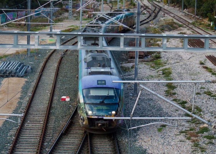 Λιβαδειά: Τρένο παρέσυρε γυναίκα για 50 μέτρα-Πως γλίτωσε