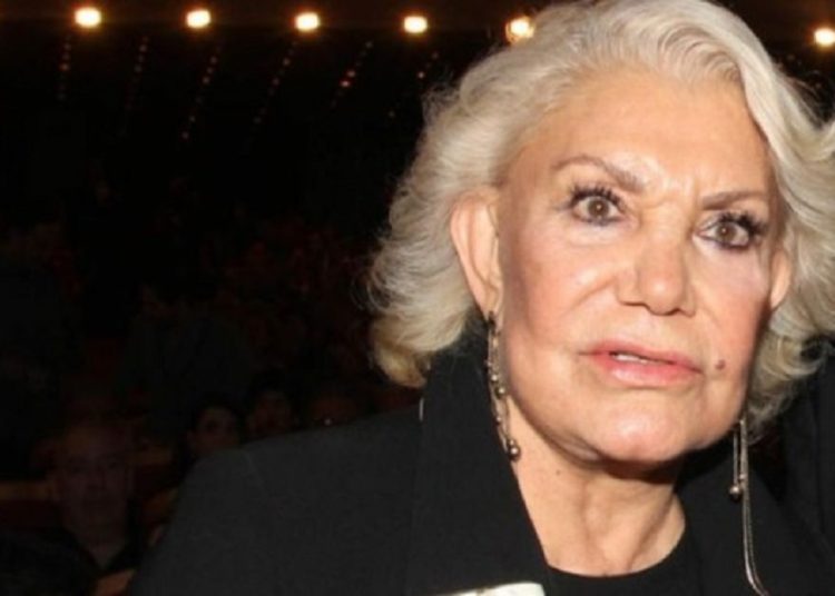 Ξεσπά η Μαρινέλλα: «Γεμίσαμε ξεβρακωμένες γκόμενες με εξτένσιον που τραγουδάνε playback»