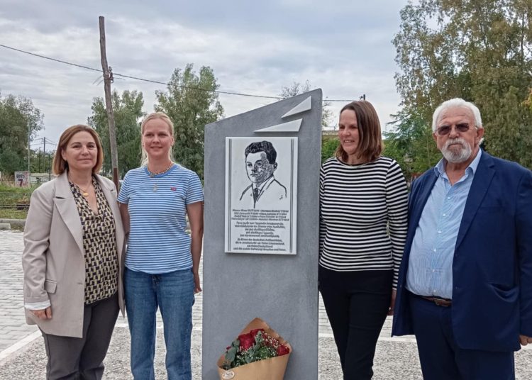 Αμαλιάδα: Σε κλίμα συγκίνησης η αποκάλυψη της μνημειακής πλάκας των οχτώ Γερμανών αντιφασιστών