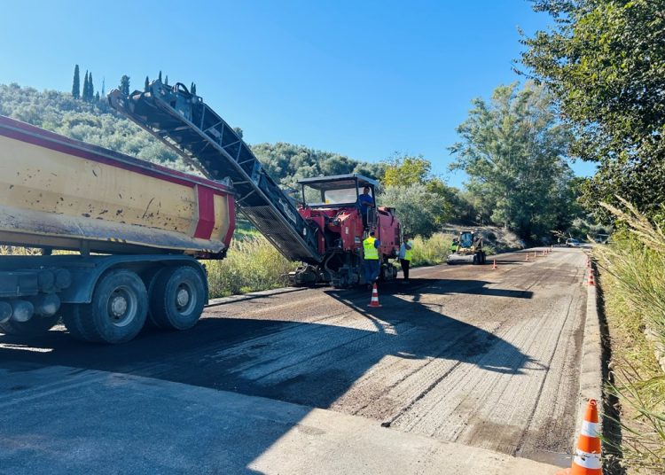 Περιφέρεια: Έργα συντήρησης δρόμων σε Σαλμώνη, Βαρβάσαινα & εθνική 111
