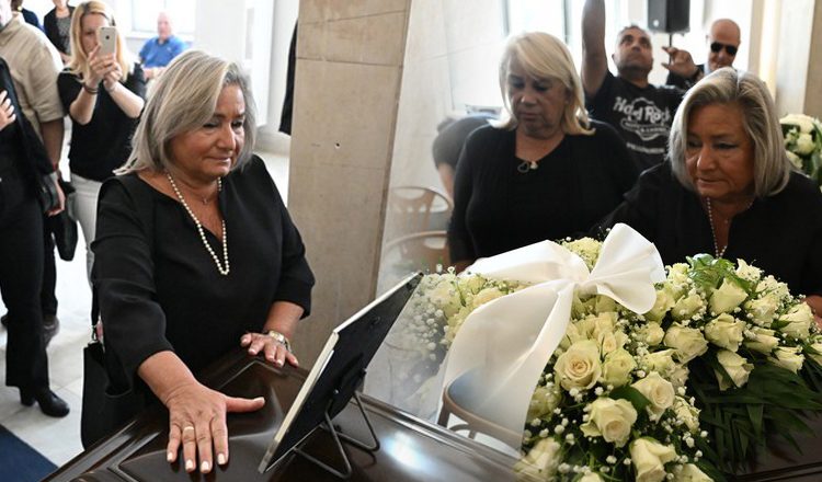 Μίμης Πλέσσας: Το τελευταίο «αντίο» στον σπουδαίο μουσικοσυνθέτη