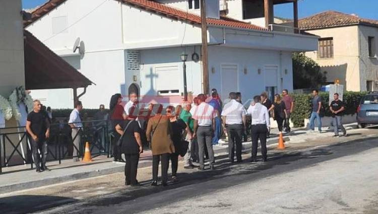 Σε κλίμα οδύνης οι κηδείες των θυμάτων της πυρκαγιάς στην Κορινθία