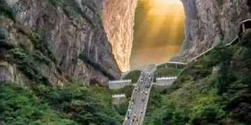 Η ουράνια είσοδος γνωστή ως «Πύλη του Ουρανού»