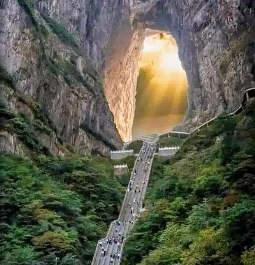 Η ουράνια είσοδος γνωστή ως «Πύλη του Ουρανού»