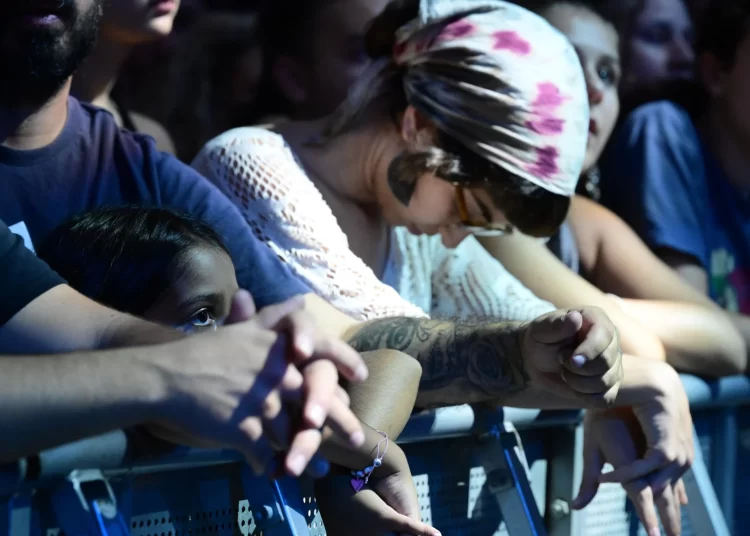 Σε ρόλο… ΥΕΝΕΔ η ΕΡΤ – Στα αζήτητα η συναυλία για τα Τέμπη